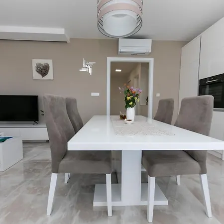 Apartamento Dora Okrug Gornji