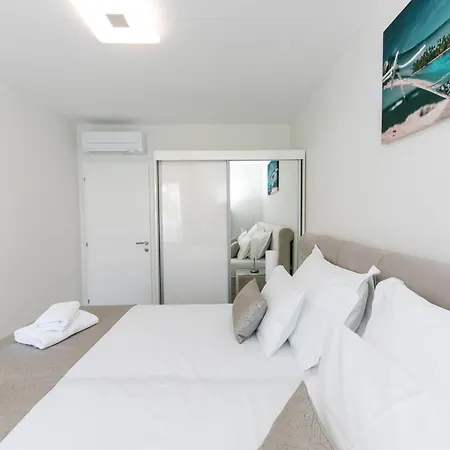 アパート Dora オクルグ・ゴルニ