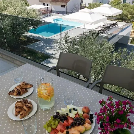 Dora Apartmán