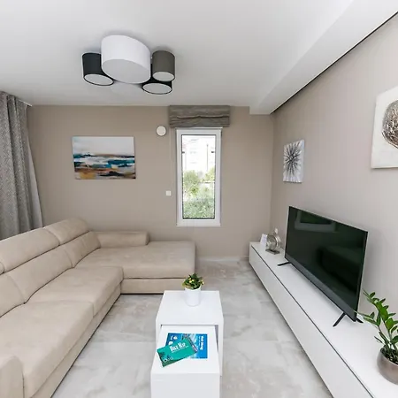 Dora Apartmán