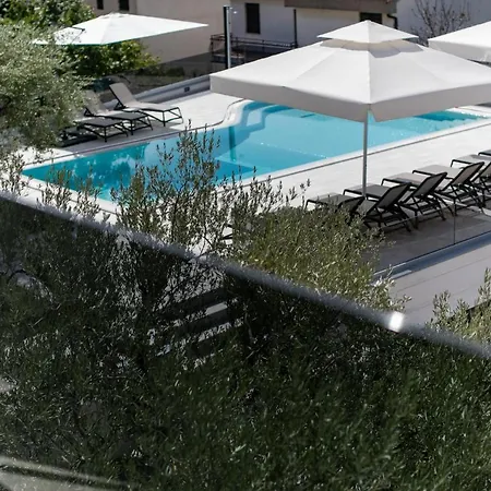 Dora Apartmán