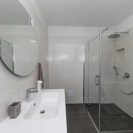 Dora Apartmán Okrug Gornji