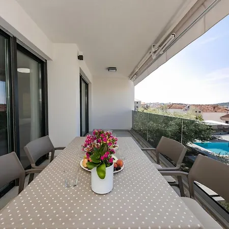Dora Apartmán Okrug Gornji