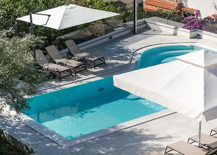 Dora Apartment *