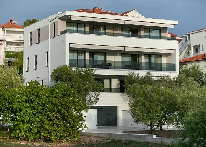 Apartment Dora *