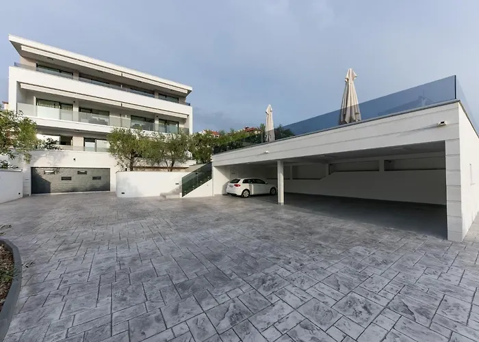 Dora Apartment