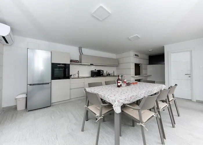 Apartment Dora Okrug Gornji