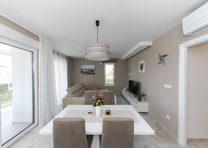 Dora Apartment