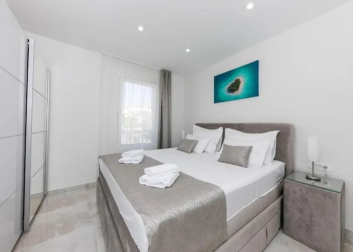 Dora Apartment *