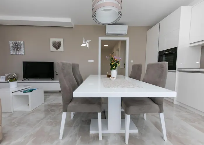 Apartment Dora Okrug Gornji