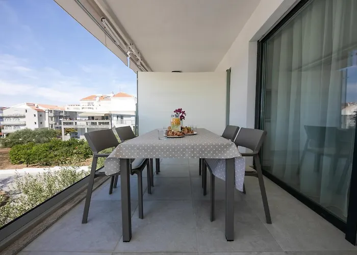Apartment Dora *